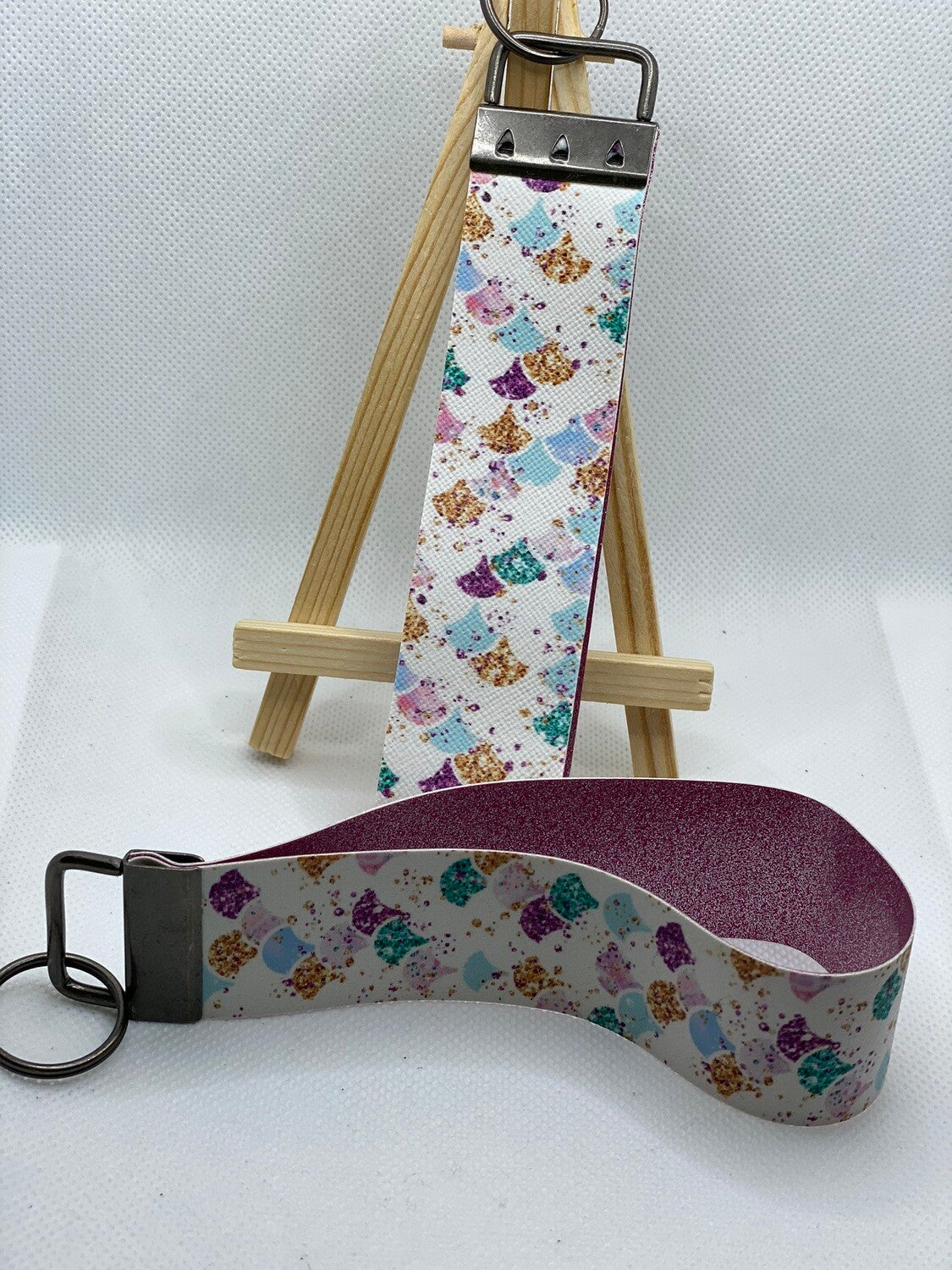 Mermaid Scales Faux Leather Wristlet Keychain (Pink Glitter)