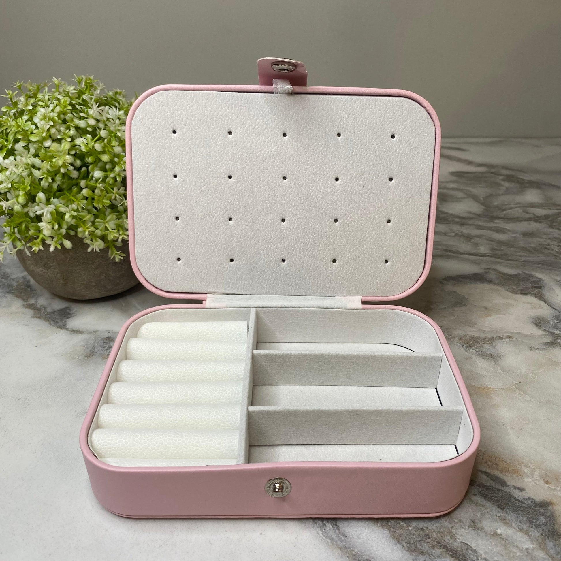 unique-id-c1daa00f-19cf-4555-85cf-195d48f1f3ea