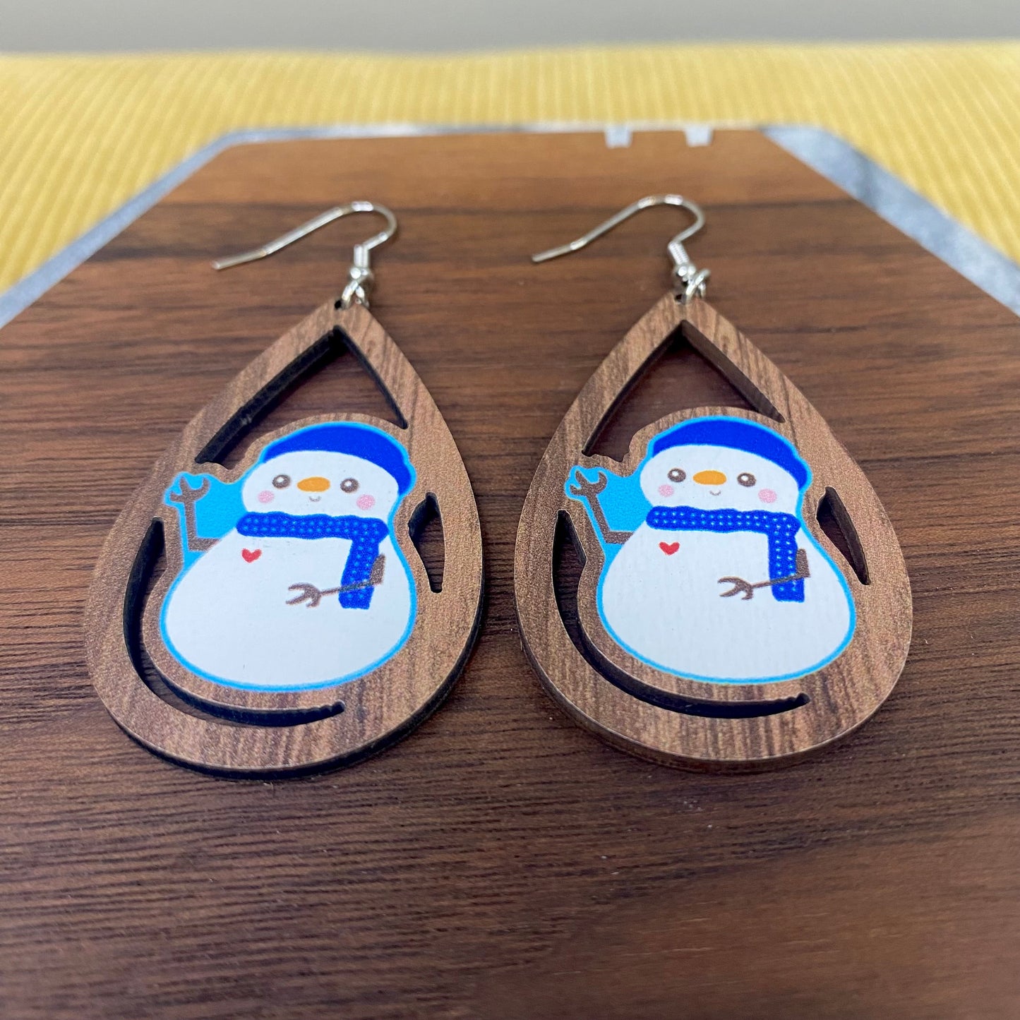 Wooden Teardrop Cutout - Winter - Snowman