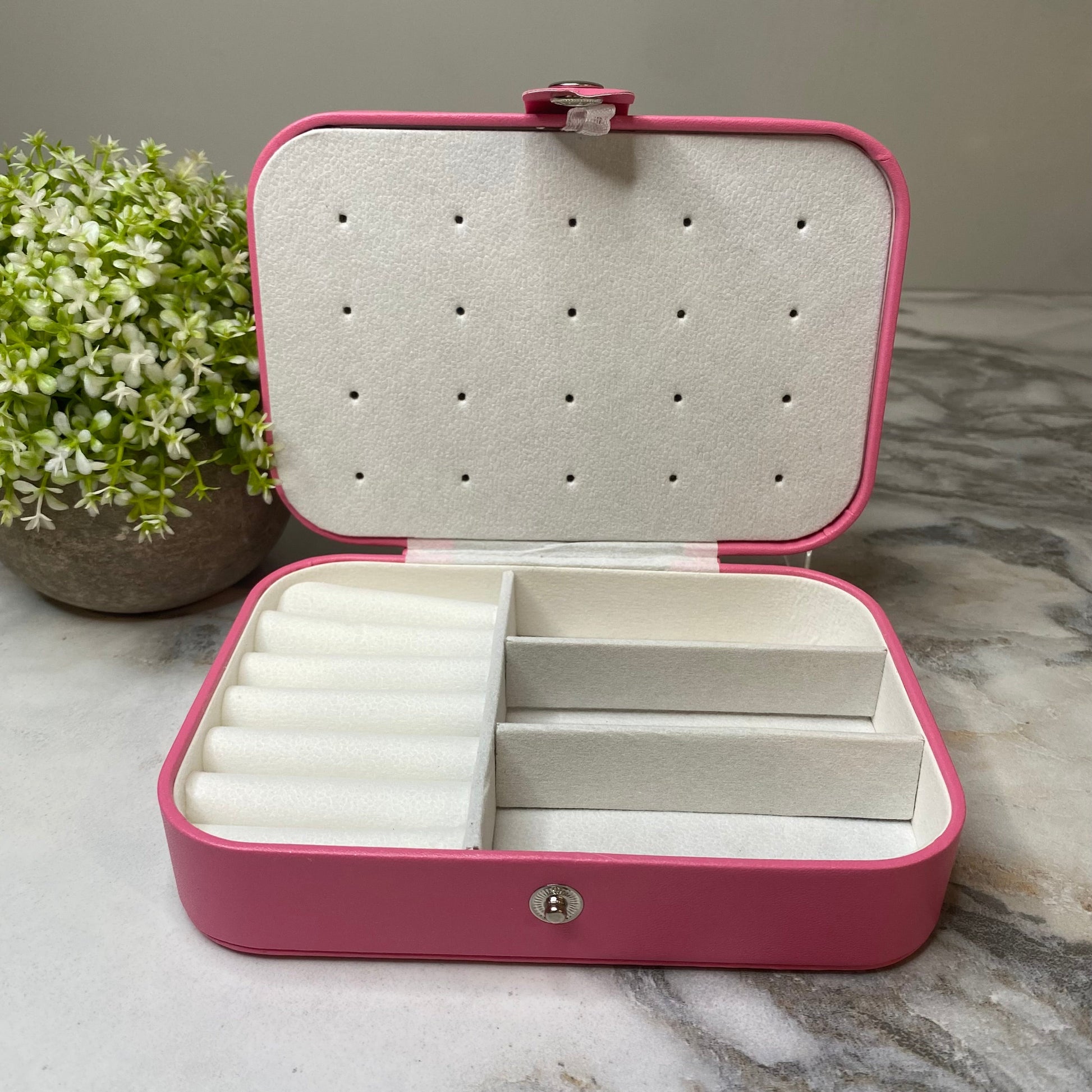 unique-id-e3dd725b-560c-4a40-921b-ed5431240f6b