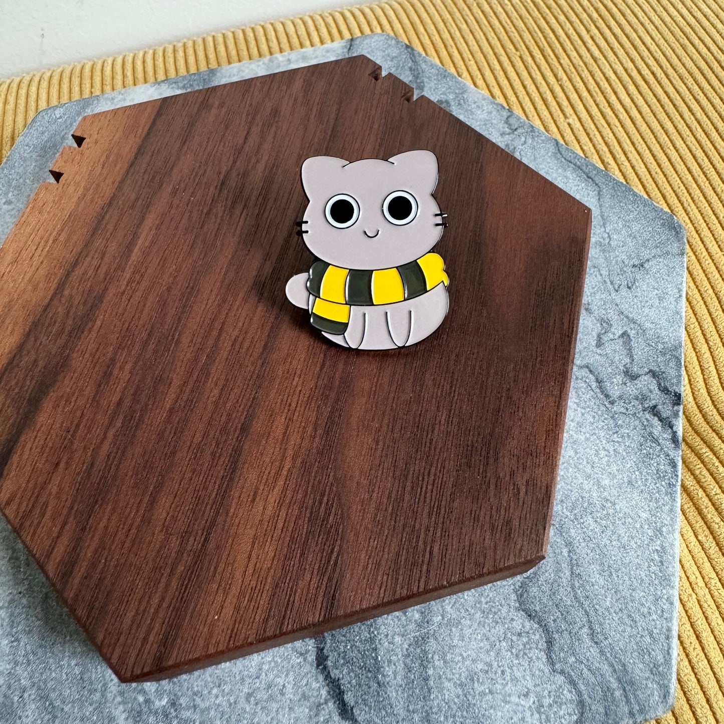 Pin - Potter Cat Yellow Grey