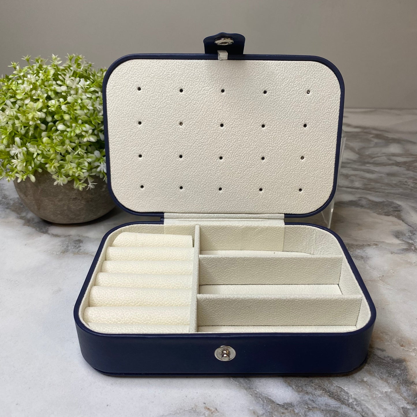 unique-id-dca51bf1-6cd2-4bd9-b7f9-40c5bcbd9777