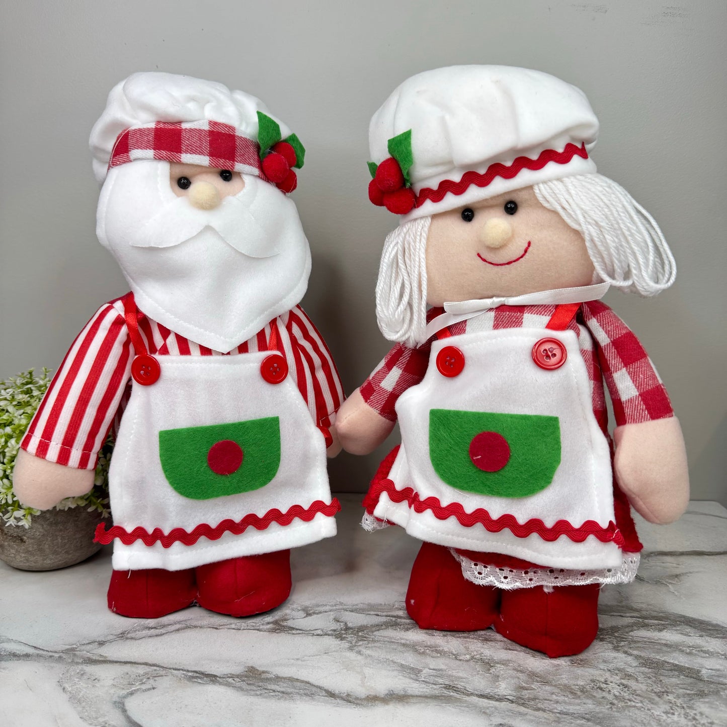 Telescopic Standing Christmas Decor - Santa & Mrs Claus