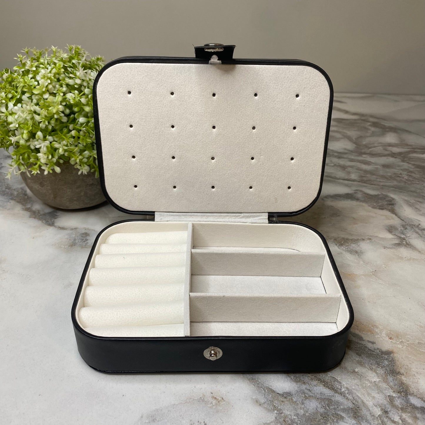 unique-id-648d7c54-54d0-4b73-a4a2-bf17992b7e03