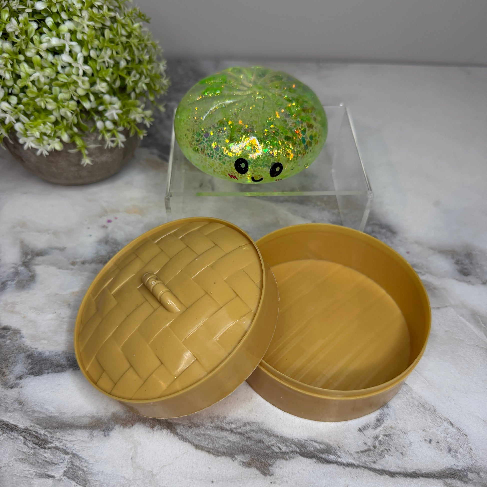 Squeeze, squish, and smile! These viral slow rise dumpling squishy toys feature adorable faces, glitter finishes, and include a bamboo-style storage steamer. Perfect for fidgeting, stress relief, gifts, and collecting.