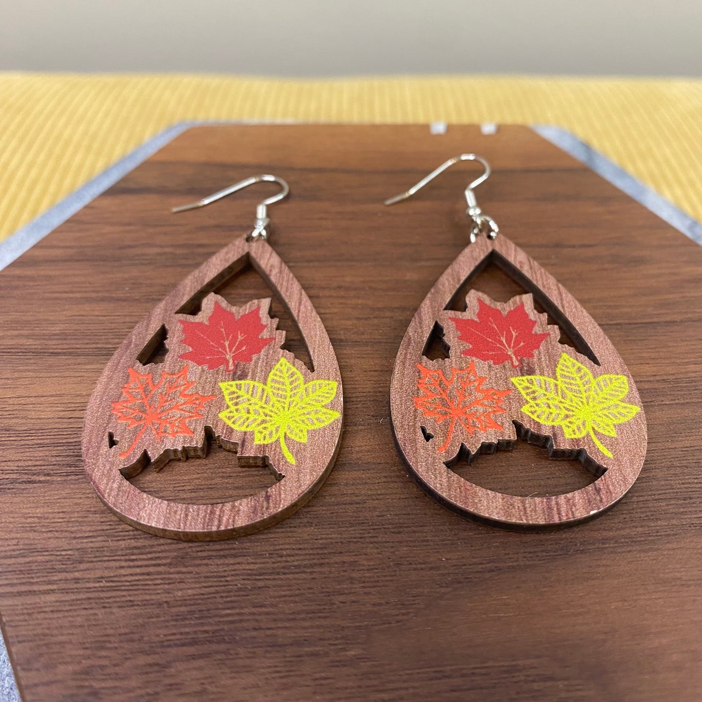 Wooden Teardrop Cutout - Fall - Leaves