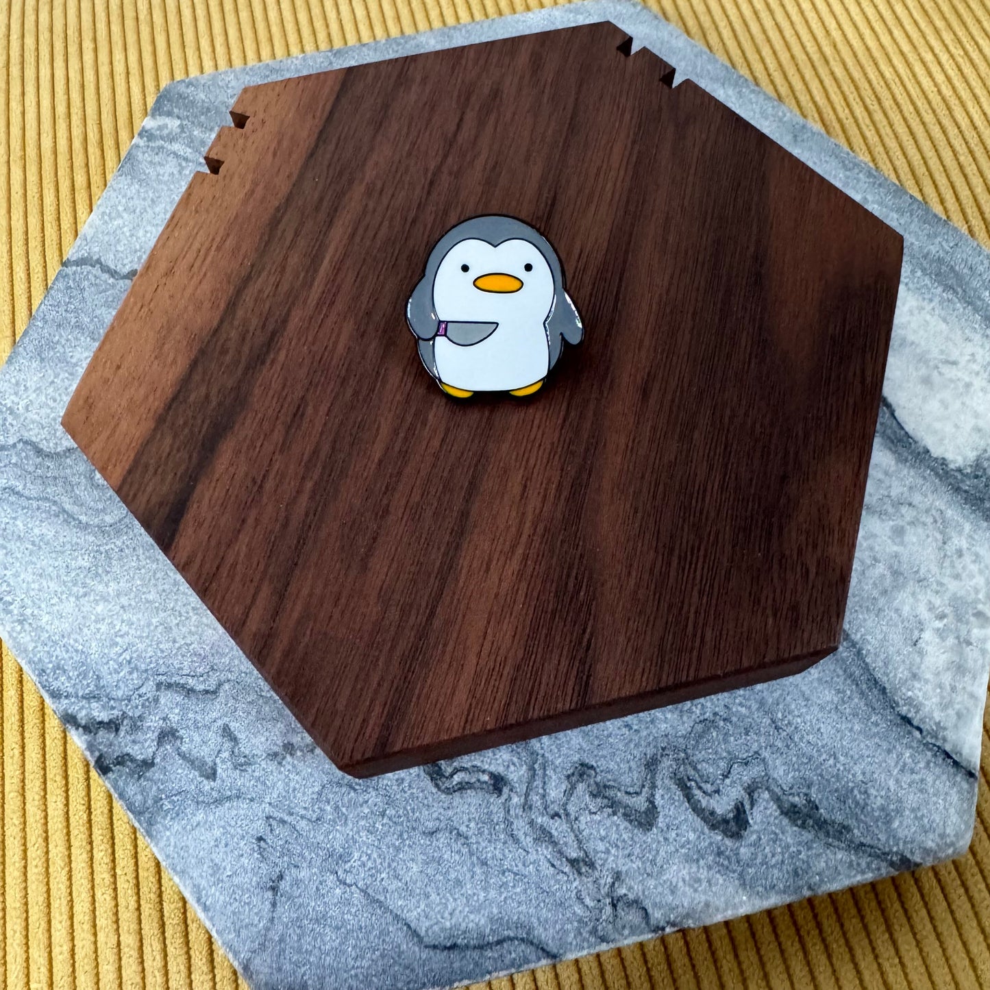 Pin - Penguin Knife