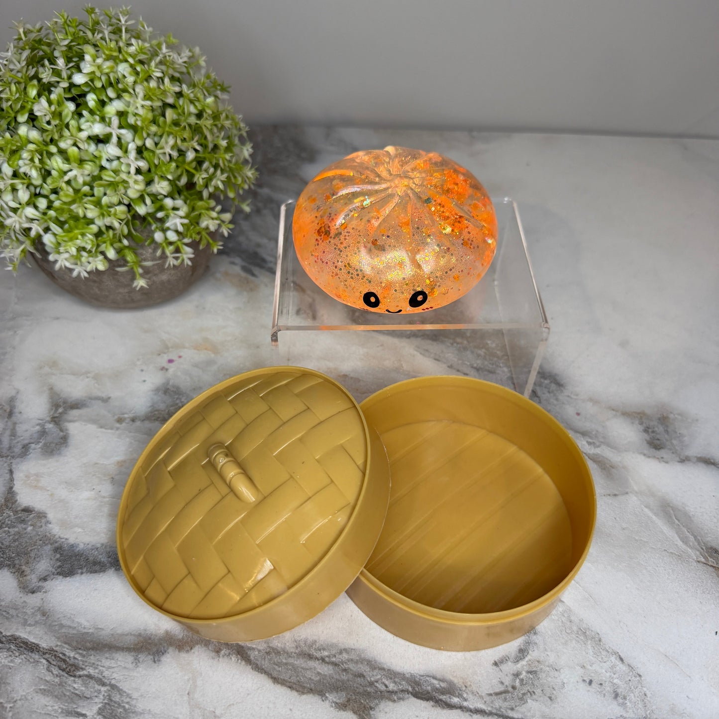 Squeeze, squish, and smile! These viral slow rise dumpling squishy toys feature adorable faces, glitter finishes, and include a bamboo-style storage steamer. Perfect for fidgeting, stress relief, gifts, and collecting.