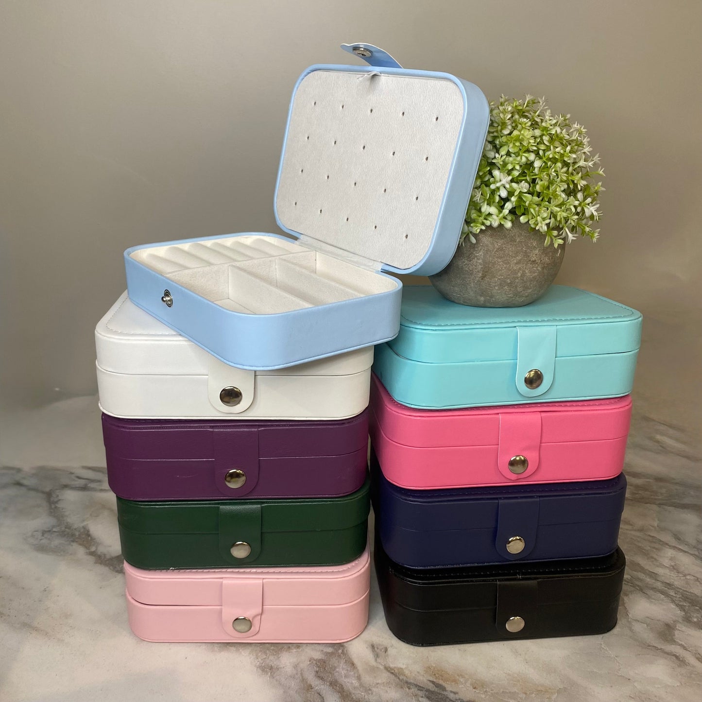 unique-id-b719c368-5c69-4bd8-8db7-d4555737ca91