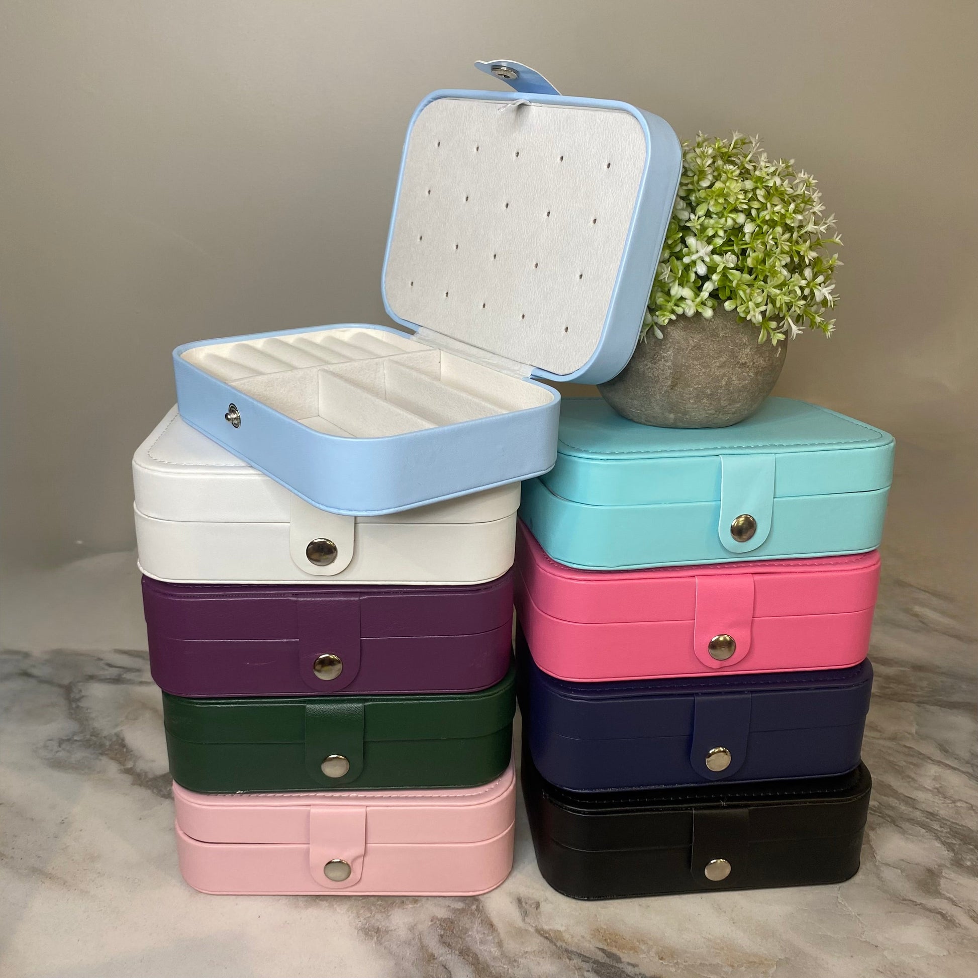 unique-id-b719c368-5c69-4bd8-8db7-d4555737ca91