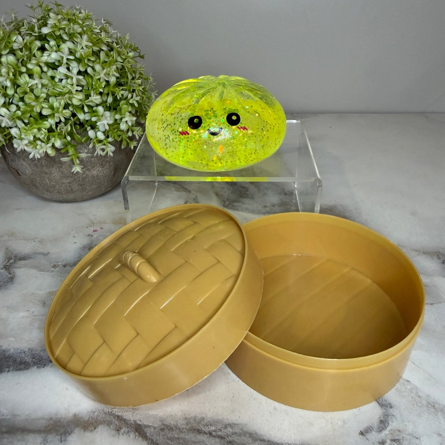 Squeeze, squish, and smile! These viral slow rise dumpling squishy toys feature adorable faces, glitter finishes, and include a bamboo-style storage steamer. Perfect for fidgeting, stress relief, gifts, and collecting.