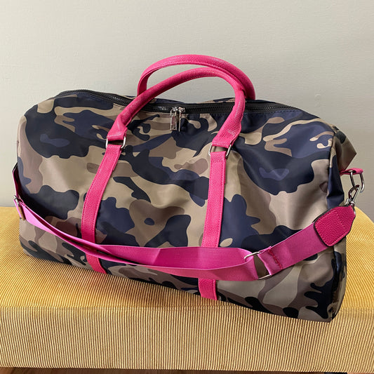 The Weekender Duffle Bag - Pink Camo