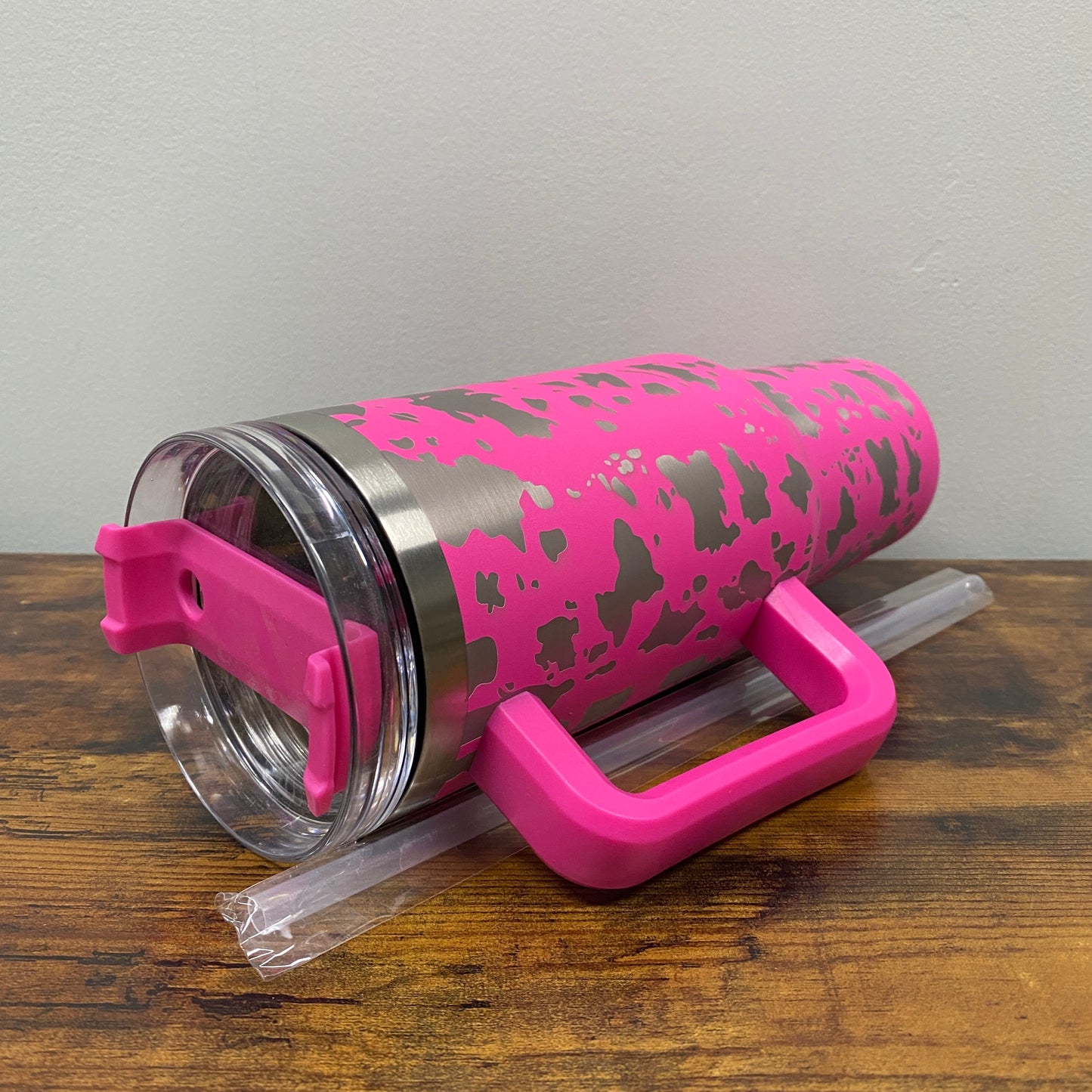 Tumbler 40oz - Etched Cow - Hot Pink