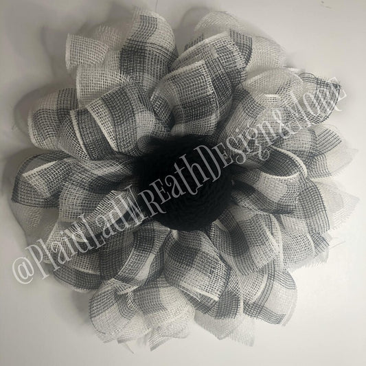 Buffalo Plaid Flower Inspired Wreath (2 Colors Available)
